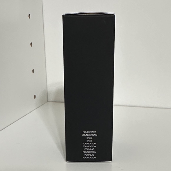 Light 2 Mont Blanc—NARS Light Reflecting Foundation - Picture 5 of 15